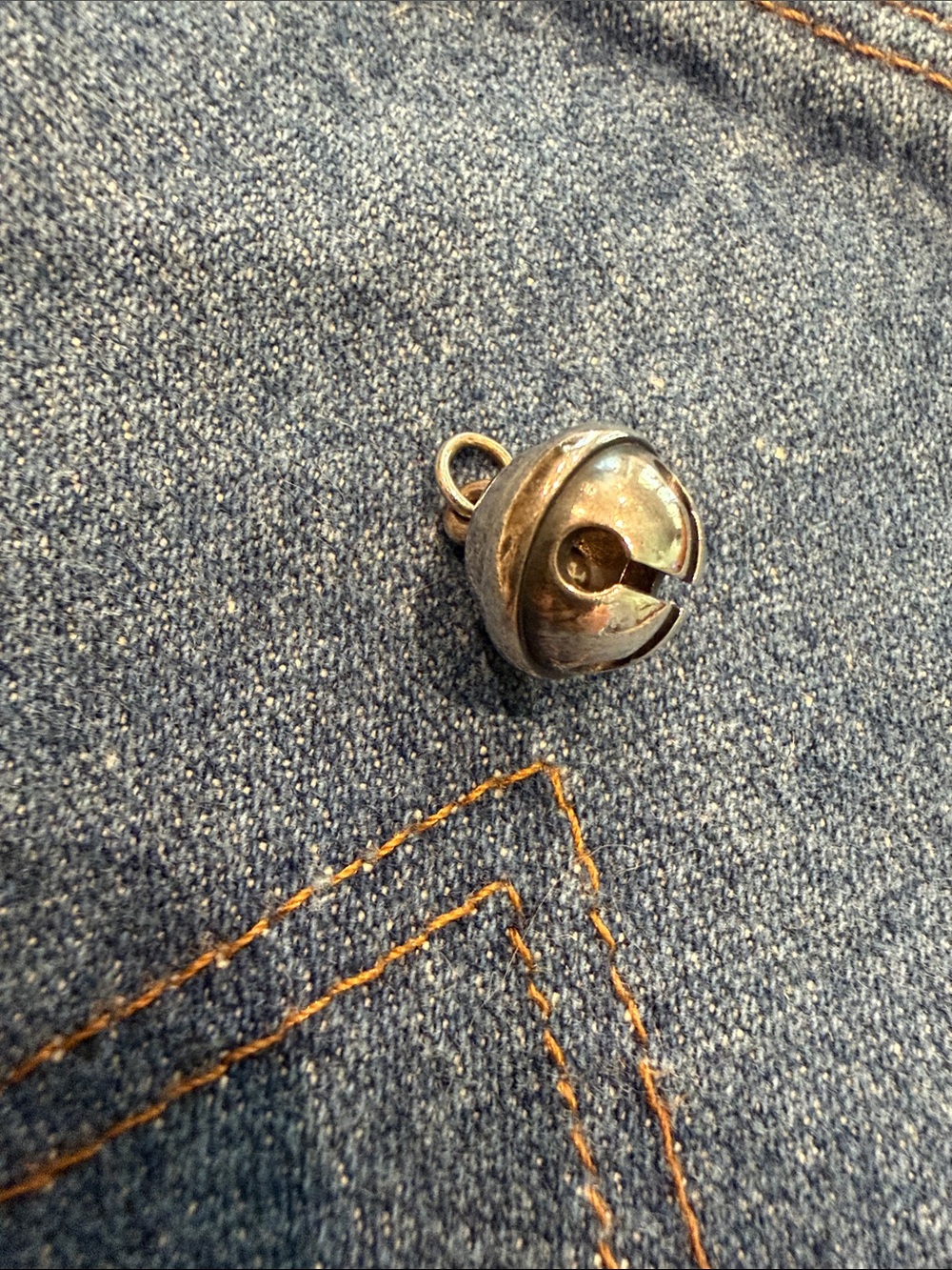James Avery Sterling silver LARGE jingle bell charm. Retired and RARE FIND - Picture 2 of 3
